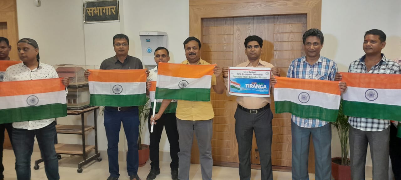 सचिवालय में अफसर और कर्मियों को मिला तिरंगा, क्या दिया गया है निर्देश