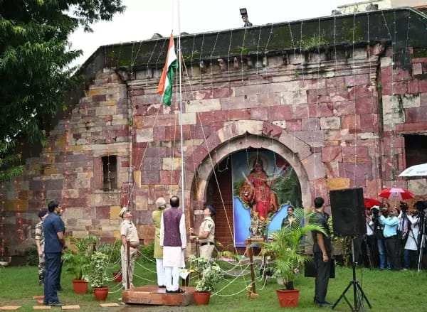 RSS मुख्यालय में संघ प्रमुख ने फहराया राष्ट्रीय ध्वज , क्या कहा इस मौके पर जानिये