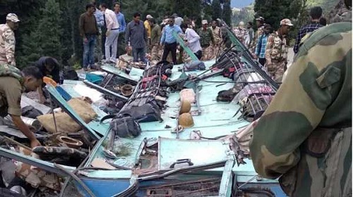 जम्मू-कश्मीर: ITBP के जवानों से भरी बस खाई में गिरी, 6 की मौत, कई घायल 
