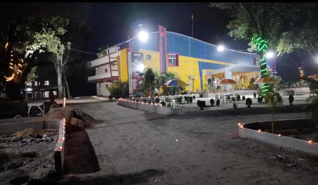 सेक्स रैकेट : कोडरमा के एक होटल से आपत्तिजनक हालत में पकड़े गए लड़के-लड़कियां