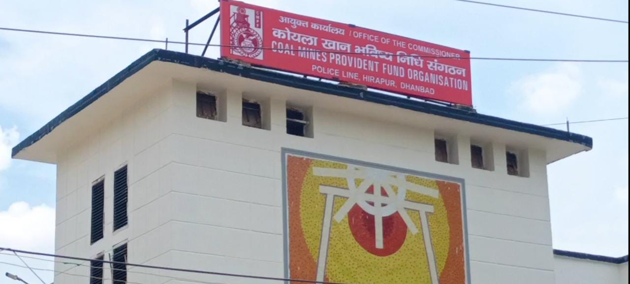 बूढ़ी हड्डियां मांग रही है कम से कम दस हज़ार पेंशन , क्या है मामला आप भी जानिए