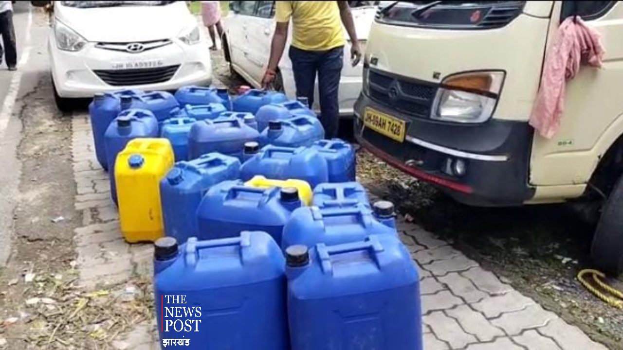 यहां अवैध तरीके से तैयार की जाती थी शराब, छापेमारी में 9 गैलन स्प्रिट  जब्त, एक गिरफ्तार