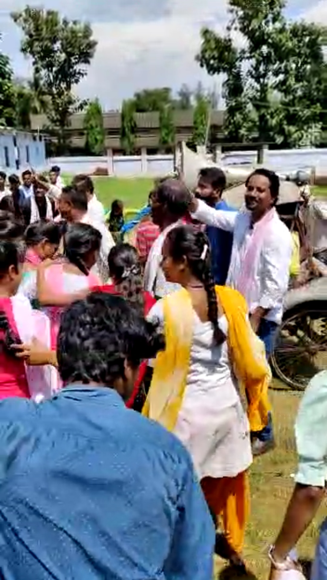 नेतरहाट फील्ड फायरिंग रेंज को विस्तार नहीं मिलने की खुशी में निकाली विजय जुलूस, हजारों आदिवासी हुए शामिल