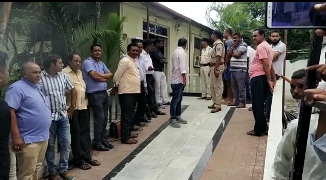 मोतीहारी: कोर्ट कर्मी को अपराधियों ने मारी गोली, स्थिति गंभीर 