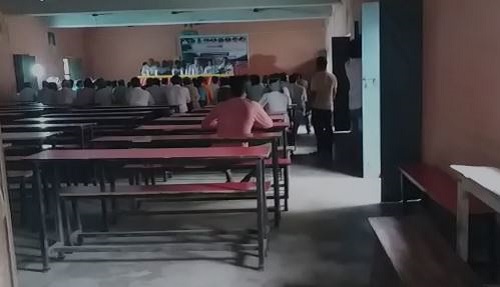 स्कूल में MLC चुनाव की तैयारी, एनाउंसमेन्ट की वजह से बच्चे और शिक्षक दोनों परेशान