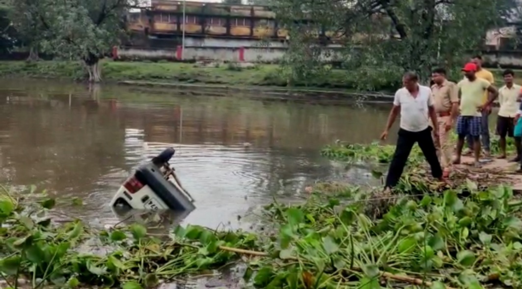 न‍ि‍कले थे पड़ोसी के दाह-संस्‍कार में शाम‍िल होने ,झमाझम बारिश ने ले ली जान