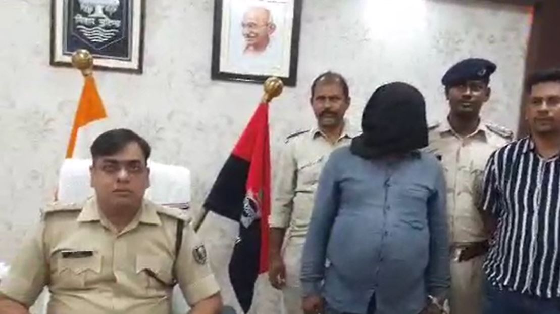 बांका फर्जी थाना मामला:  मुख्य सरगना भोला यादव और उसकी सहयोगी अलका देवी गिरफ्तार