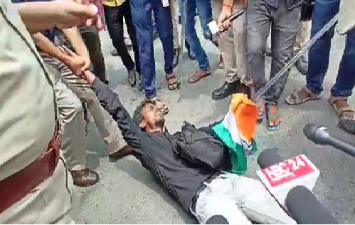 Breaking : Ctet और btet अभ्यर्थियों पर हुआ लाठीचार्ज, तिरंगे का अपमान