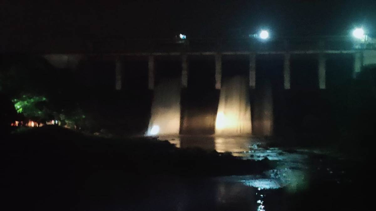 पतरातू डैम का बढ़ा जलस्तर, प्रबंधन ने खोले दो फाटक, लोगों से डैम के पास नहीं जाने की अपील