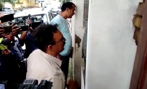 प्रेम प्रकाश के घर मिला AK 47 वैध, पर लाइसेंस किसके नाम है पुलिस ने बताने से इनकार किया