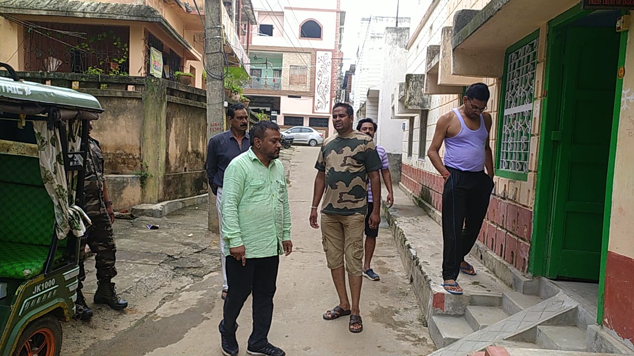 चोरों ने 2 महीने के अंदर कई घरों को बनाया निशाना, लोगों में आक्रोश, प्रशासन मौन