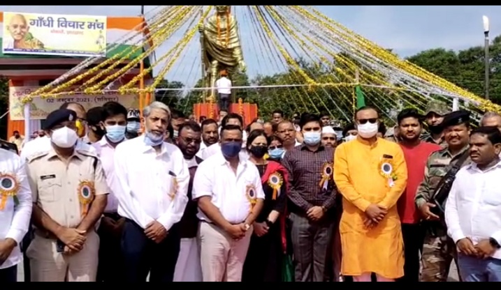 विचारों में आज भी जीवित हैं बापू  : स्वास्थ्य मंत्री 