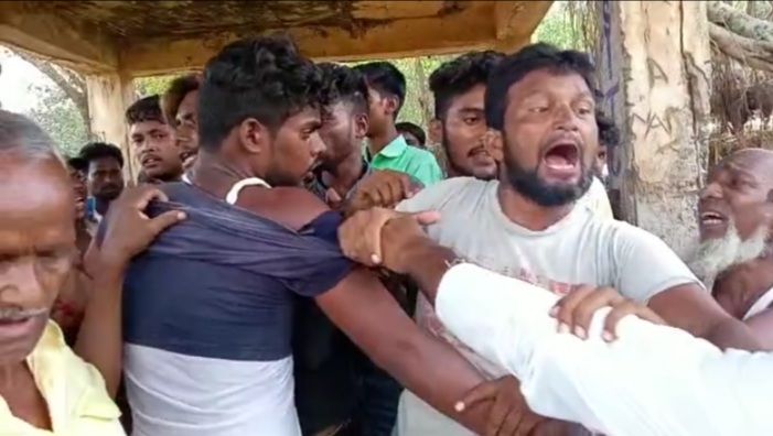 सीएसपी से 50 हजार की लूट, दो अपराधियों को ग्रामीणों ने दबोचा, पुलिस को सौंपा