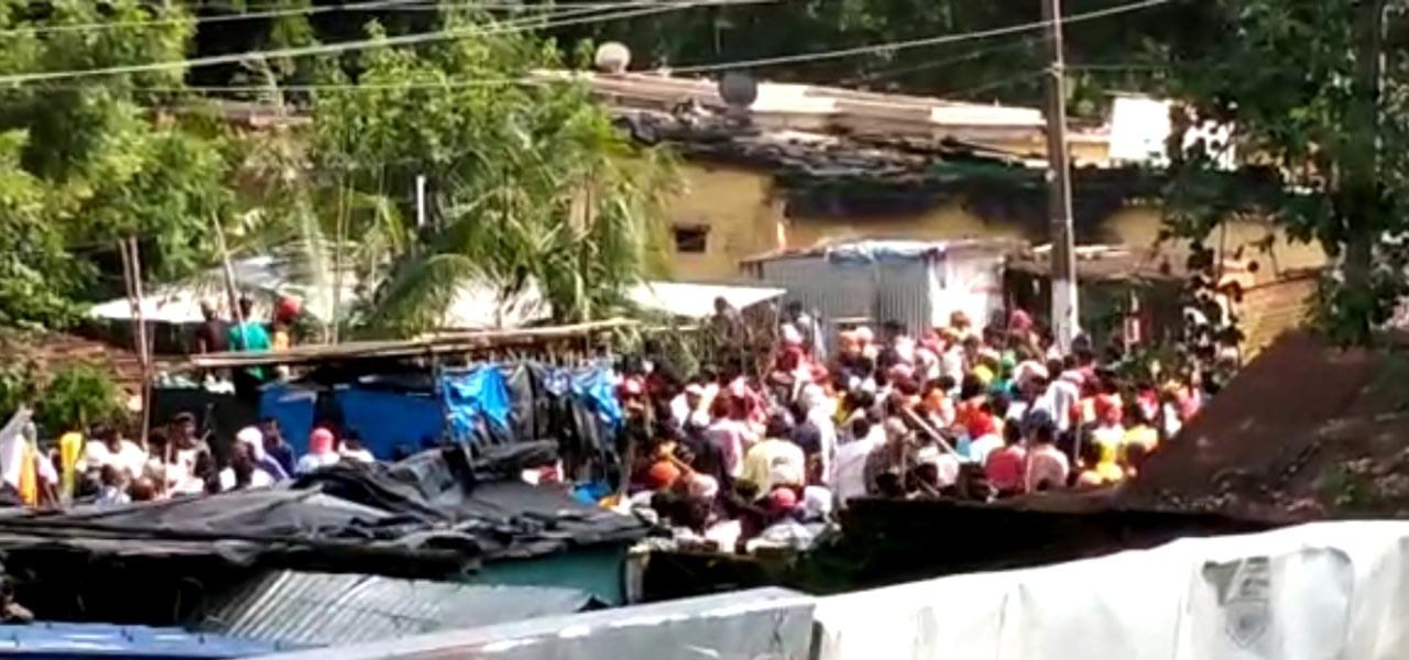 सिंदरी के बवाल में तीन थानेदार हुए घायल, जानिए कैसे घटी घटना  