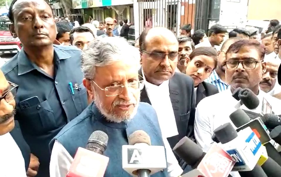 राहुल गांधी के खिलाफ मानहानि केस में गवाही देने एमएलए-एमपी कोर्ट पहुंचे राज्यसभा सांसद सुशील मोदी 