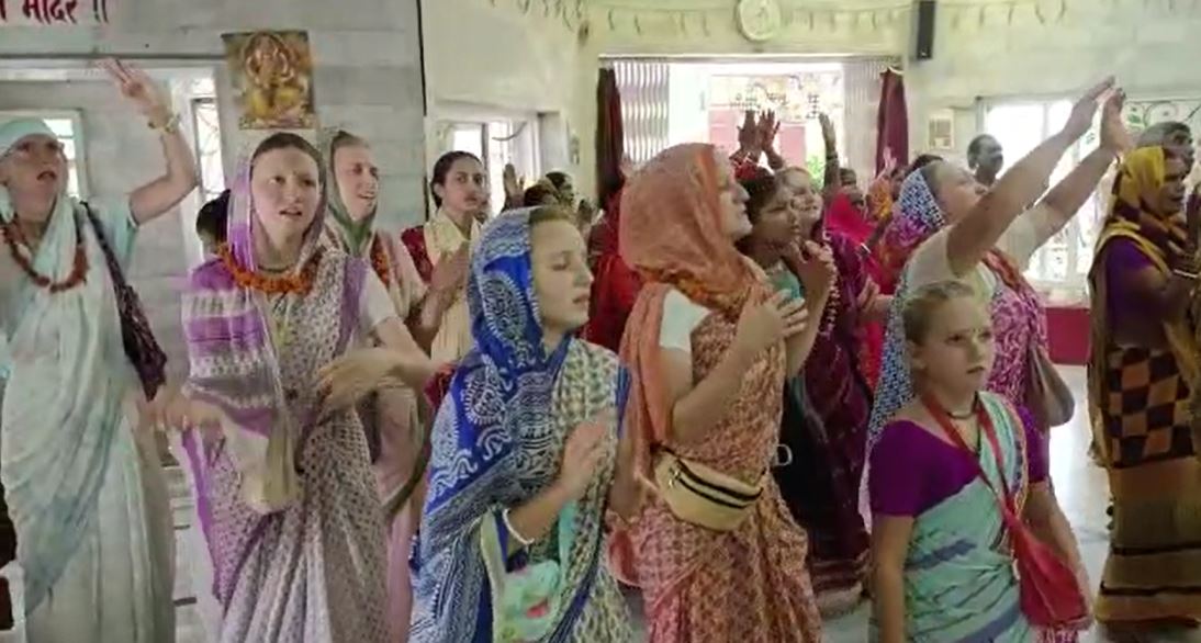 सीतामढ़ी:  मां सीता के दर्शन के लिए विदेशों से पहुंचे कई श्रद्धालु , माता जानकी की जन्मस्थली का किया दर्शन 