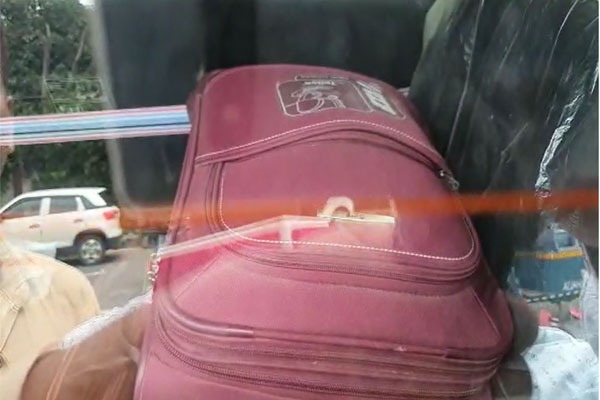 UPA विधायकों के वाहन से मिले बैग, राज्य से बाहर भेजे जाने के क़यास को मिला बल