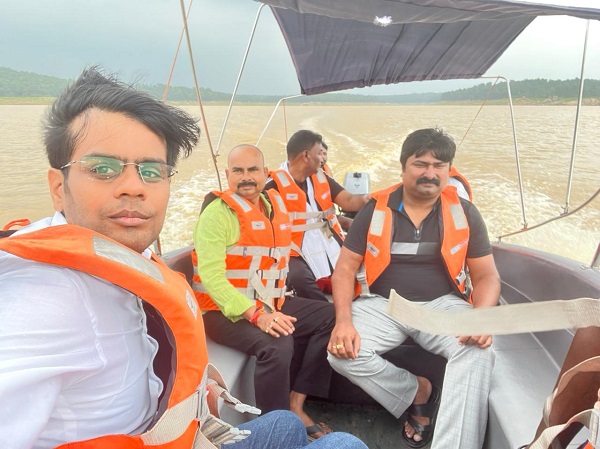 खूंटी के लतरातू डैम में एंजॉय करते दिखे UPA विधायक, आगे का रास्ता फिलहाल तय नहीं, रात को हो सकती है बैठक