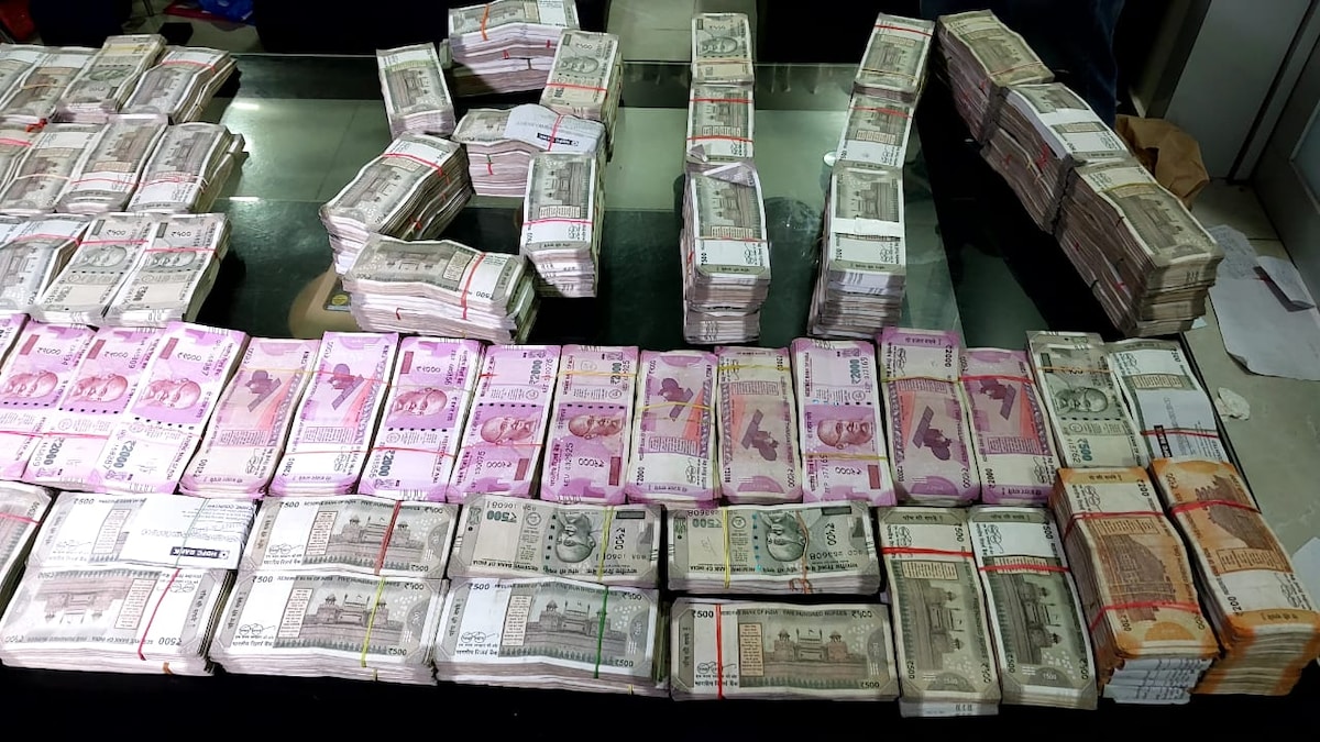 बिहार के एक इंजीनियर के यहां से मिले हैं इतने रुपए, जानिये पूरा मामला