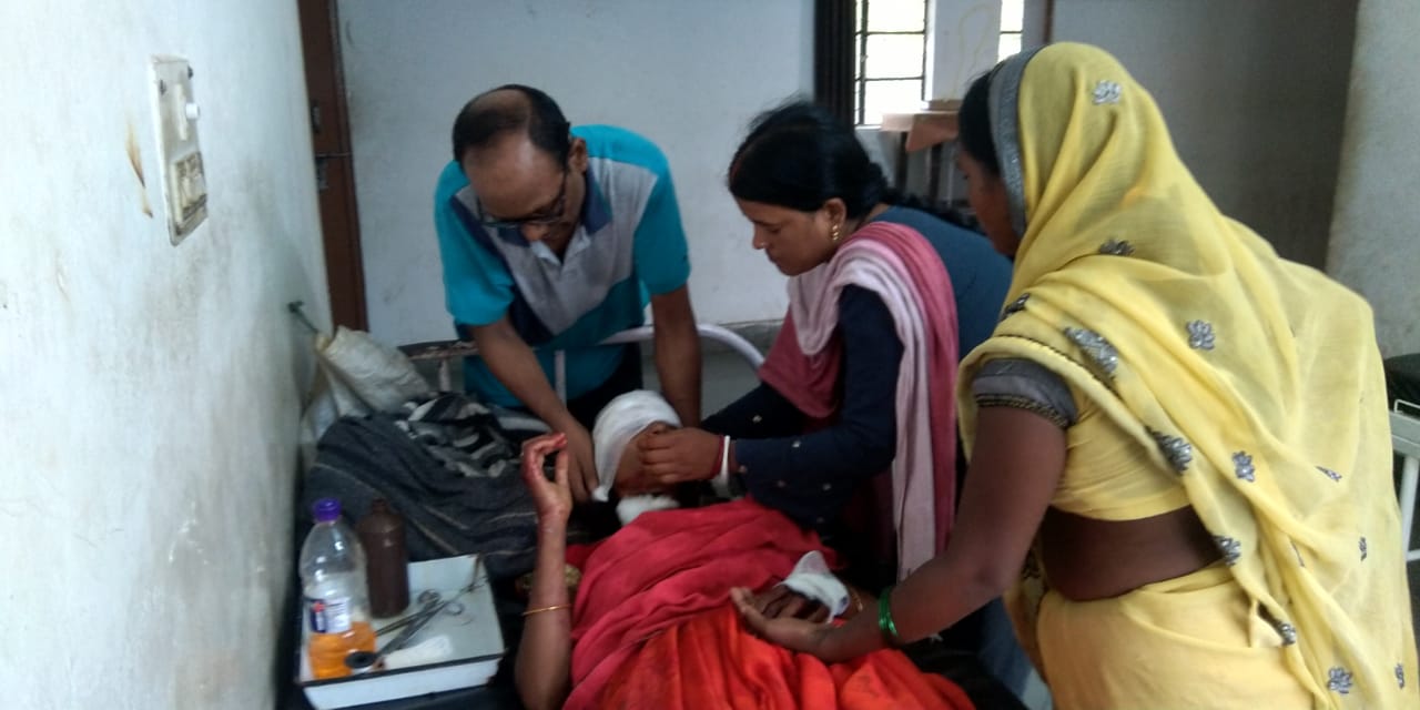 पत्नी पर किया जानलेवा हमला, ग्रामीणों ने बचाई जान, जानिए कैसे