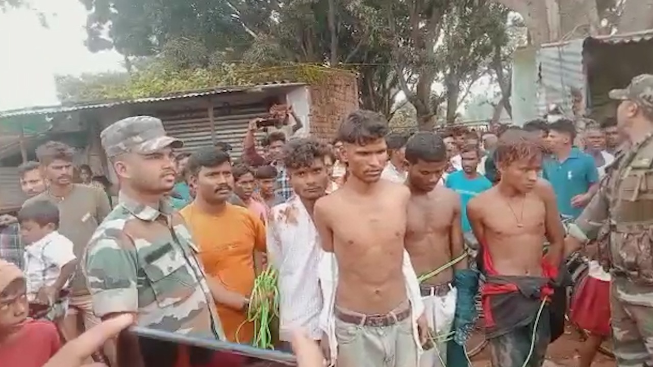 लोहरदगा में भीड़ तंत्र का इंसाफ, अर्द्धनंग हालत में रस्सी से बांध कर पीटे गए चोर