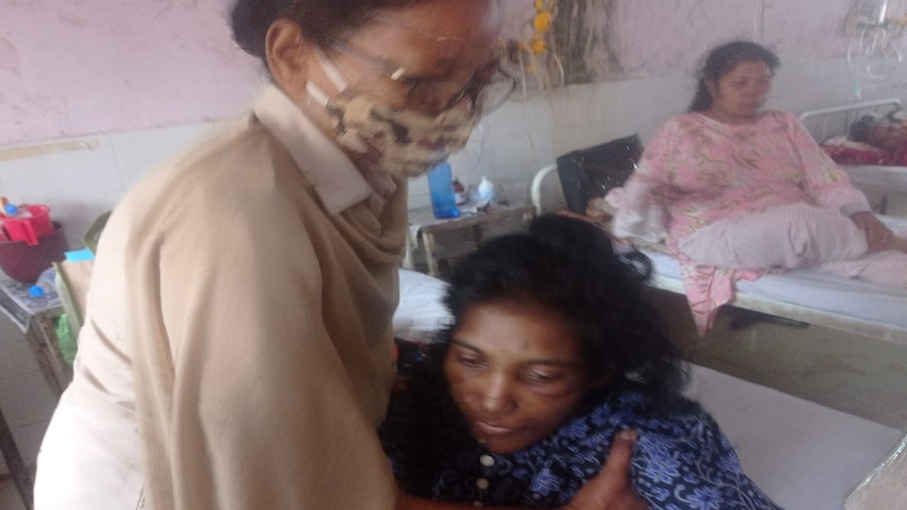 रिटायर्ड आईएएस के घर बीते आठ सालों से चल रही थी ऐसी शर्मनाक हरकत, जानिए मामला