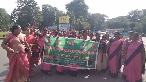 सियासी संकट के बीच सीएम हेमंत सोरेन को मिला आंगनबाड़ी सेविकाओं का साथ, निकाली आभार यात्रा   