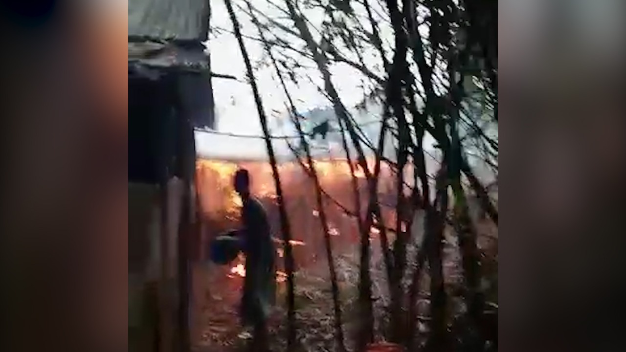 जमीन विवाद को लेकर घर में लूट, फिर पूरे घर में लगा दी आग 