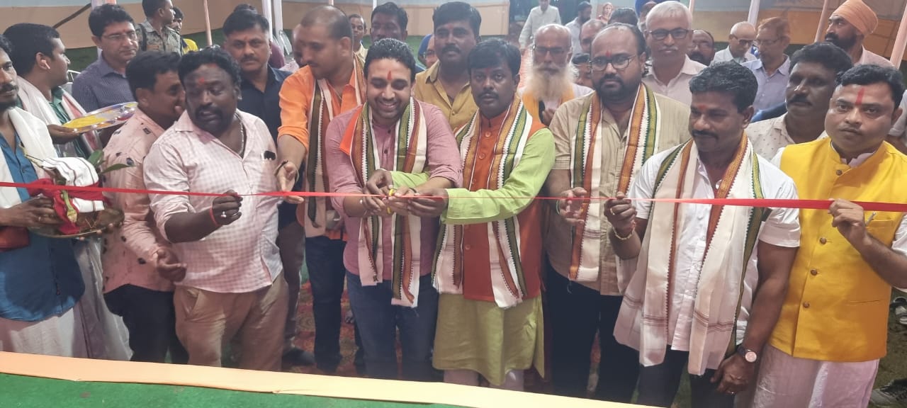 जमशेदपुर में 70 वर्षो से तेलुगू समाज करता आ रहा है गणेश पूजा, जानिये लौहनगरी में कैसी है गणपति बप्पा की धूम