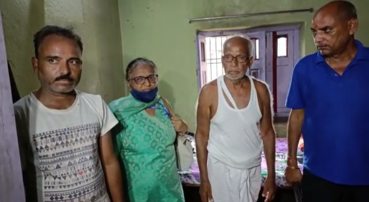 राष्ट्रीय महिला आयोग की दो सदस्यीय टीम पहुंची दुमका, अंकिता के परिजनों से की भेंट