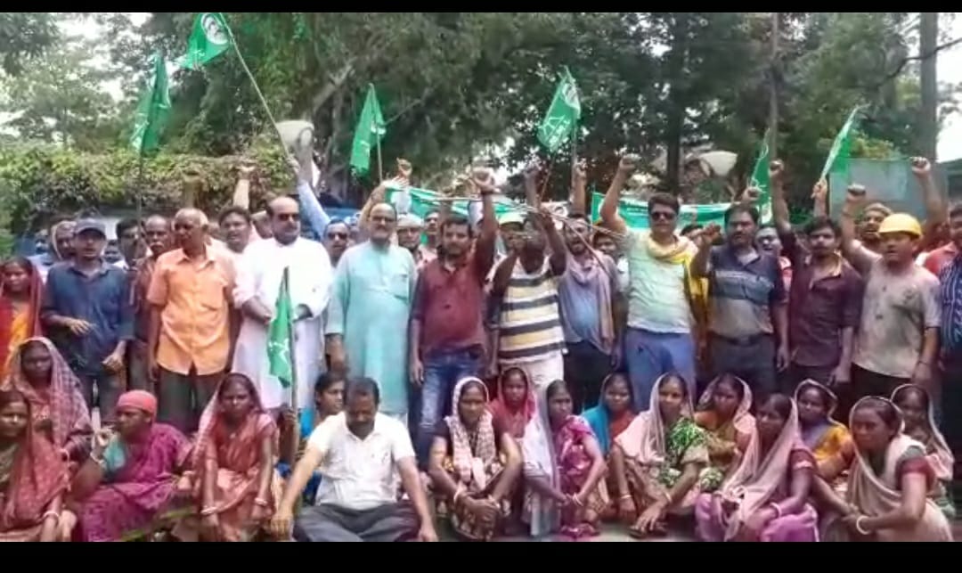 लोहा-कोयला चोरी के खिलाफ झामुमो का जोरदार प्रदर्शन,  पुलिस- प्रबंधन पर मिलीभगत का आरोप