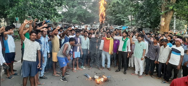 दुमका नाबालिग आदिवासी हत्याकांड : न्यायिक हिरासत में भेजा गया आरोपी अरमान, आदिवासी संगठनों ने सरकार को दी चेतावनी