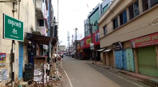 दुमका नाबालिग कांड: शहर की तमाम दुकाने बंद, चप्पे-चप्पे पर पुलिस बल तैनाती