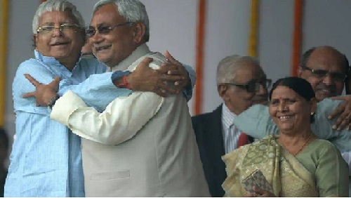 जेपी आंदोलन से निकले लालू-नीतिश के तीन दशक की राजनीति और भ्रष्टाचार को समझिये