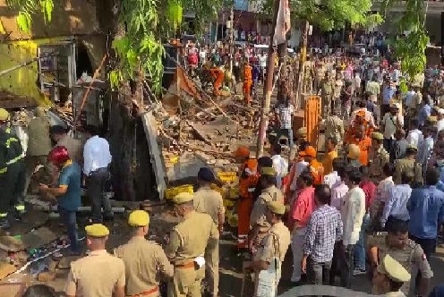 प्रयागराज में बड़ा हादसा: घर के गिरने से चार लोगों की दबकर मौत, सीएम योगी एक्शन में