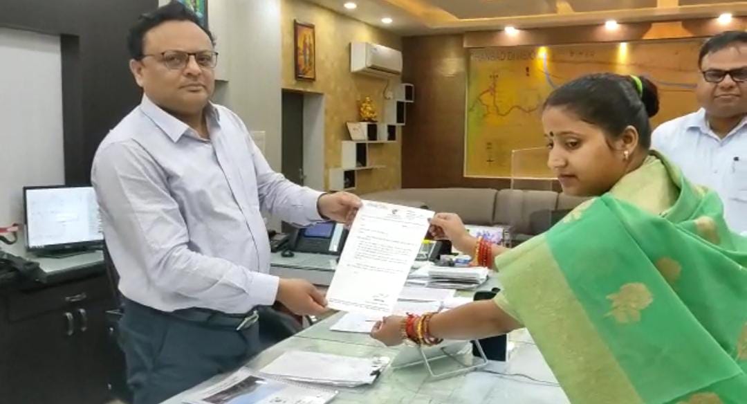 भाजपा नेत्री मिली डीआरएम से, क्या रखी मांग -आप भी जानिए 