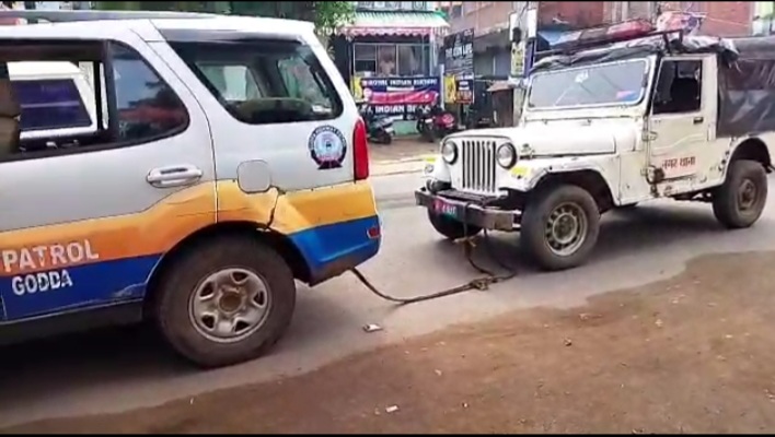 भगवान भरोसे है गोड्डा पुलिस, खटारा वाहनों से जनता की सुरक्षा के लिए क्यों विवश हैं पुलिस , जानिए खबर में