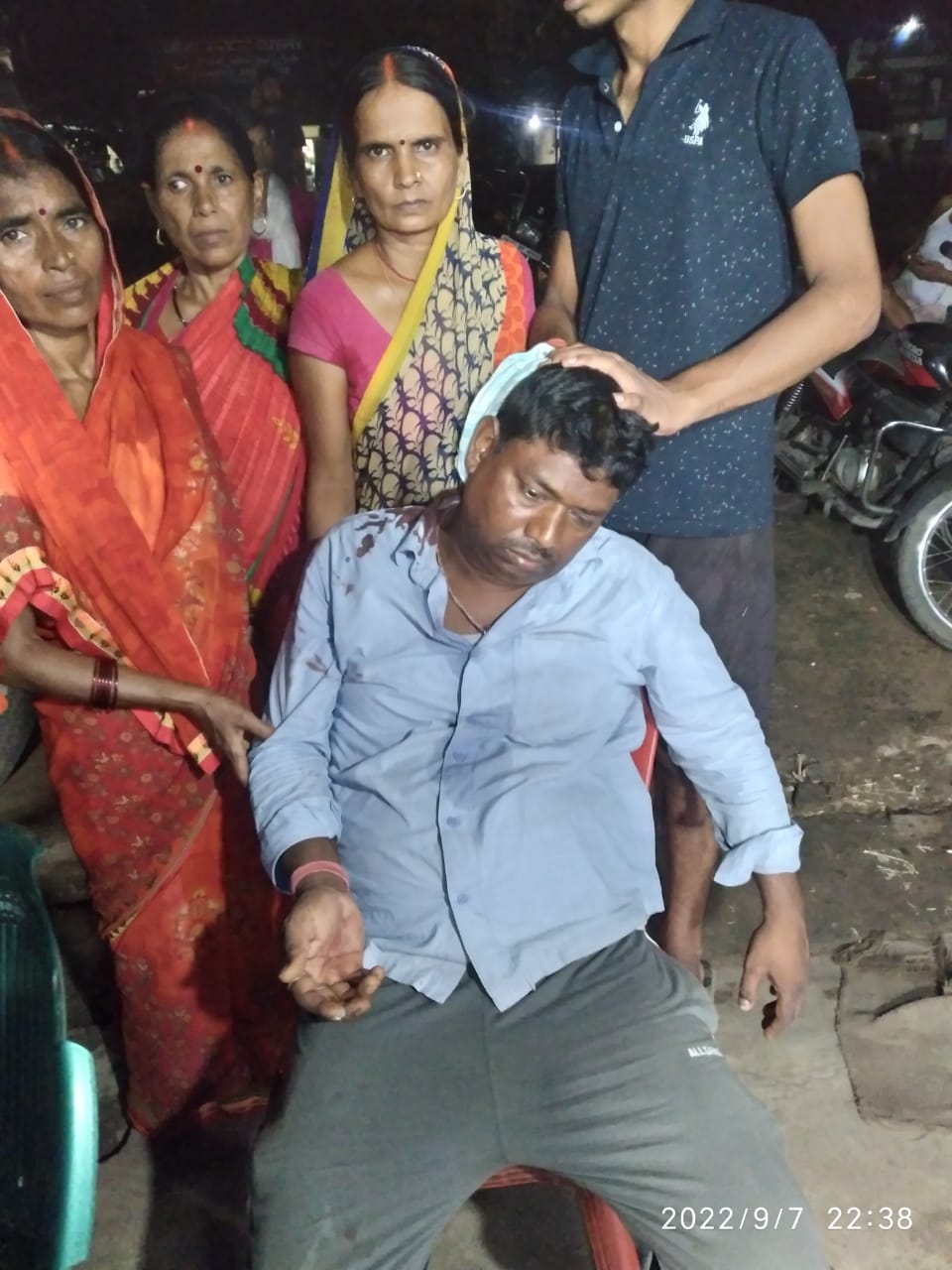 बीस साल पहले दोनों परिवार ने अपने-अपने परिजन खोये, फिर बुधवार को भिड़ गए- जानिये क्या है मामला