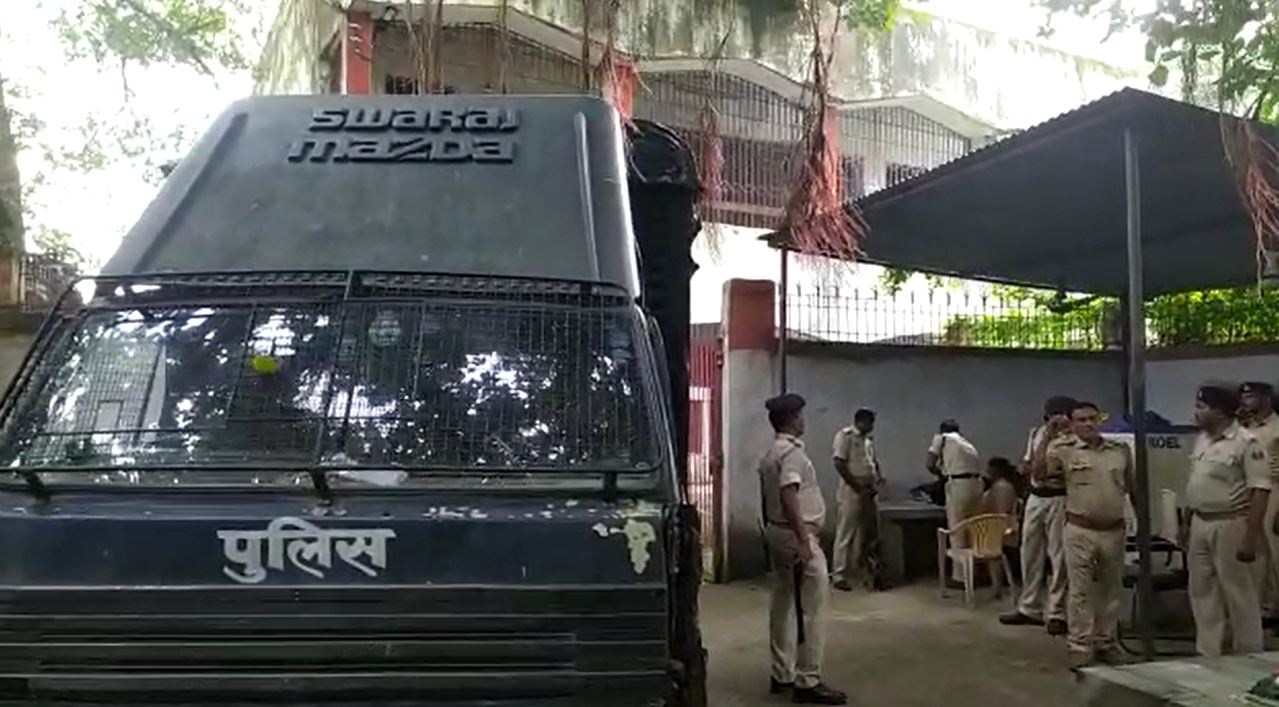 बाढ़ कोर्ट में हाजत से तीन अपराधी फरार, पुलिस कर रही छापेमारी 