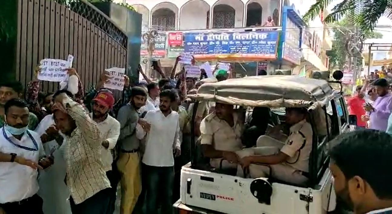 डिप्टी सीएम तेजस्वी यादव के काफिले को CTET अभ्यर्थियों ने क्यों घेर लिया, जानिए 