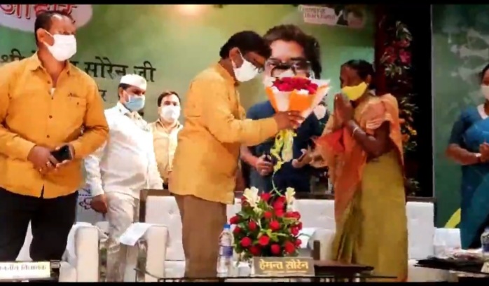 सीएम हेमंत सोरेन ने कोल्हान को दिया करोड़ों की योजनाओं की सौगात,कहा ओलम्पिक से लौटने के बाद खिलाडियों का होगा सम्मान