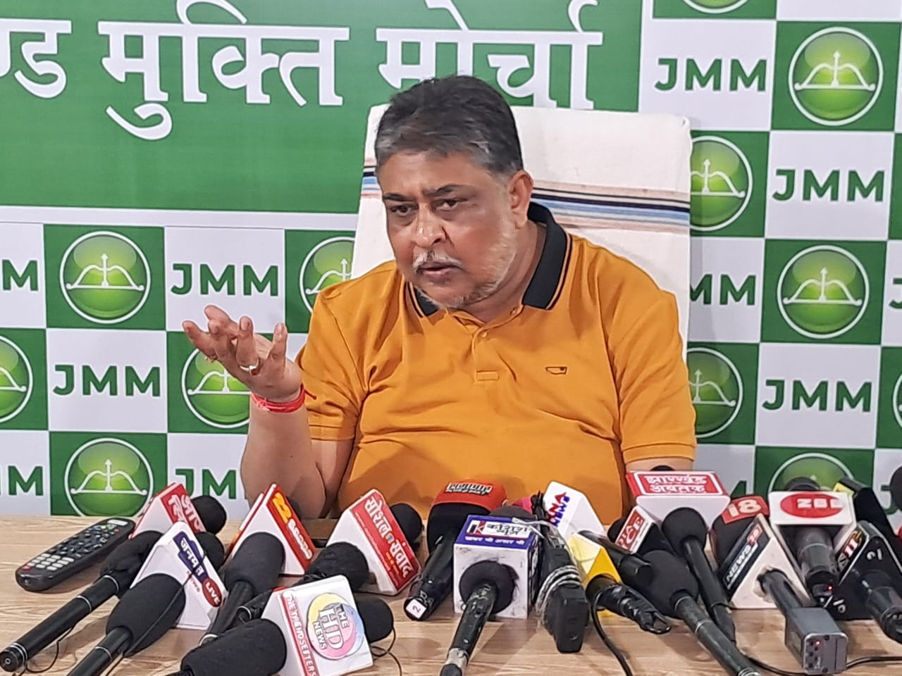 झारखंड मुक्ति मोर्चा ने राज्यपाल से चुनाव आयोग के मन्तव्य पर जल्द स्थिति स्पष्ट करने का किया आग्रह