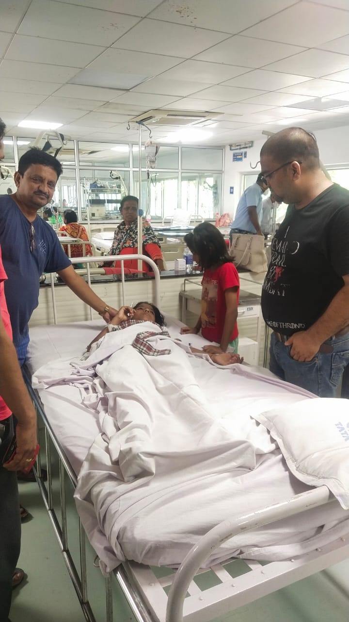 स्कूल वैन को कार ने मारी टक्कर , बाल-बाल बचे एक दर्जन छात्र