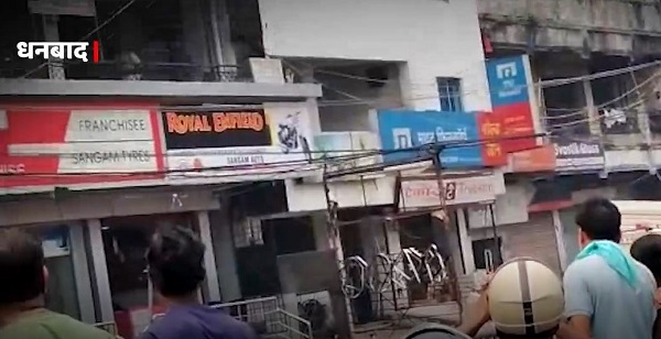 धनबाद :  मुथूट फाइनेंस डकैती के फरार अपराधियों की  बिहार और बंगाल में तलाश रही पुलिस