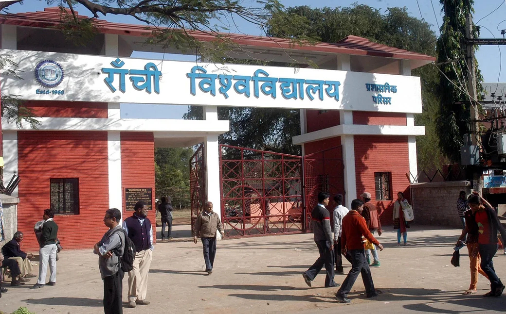 झारखंड के विश्वविद्यालय में खाली पड़े पदों पर राजपाल चिंतित, रिक्त पदों को भरने का दिया निर्देश