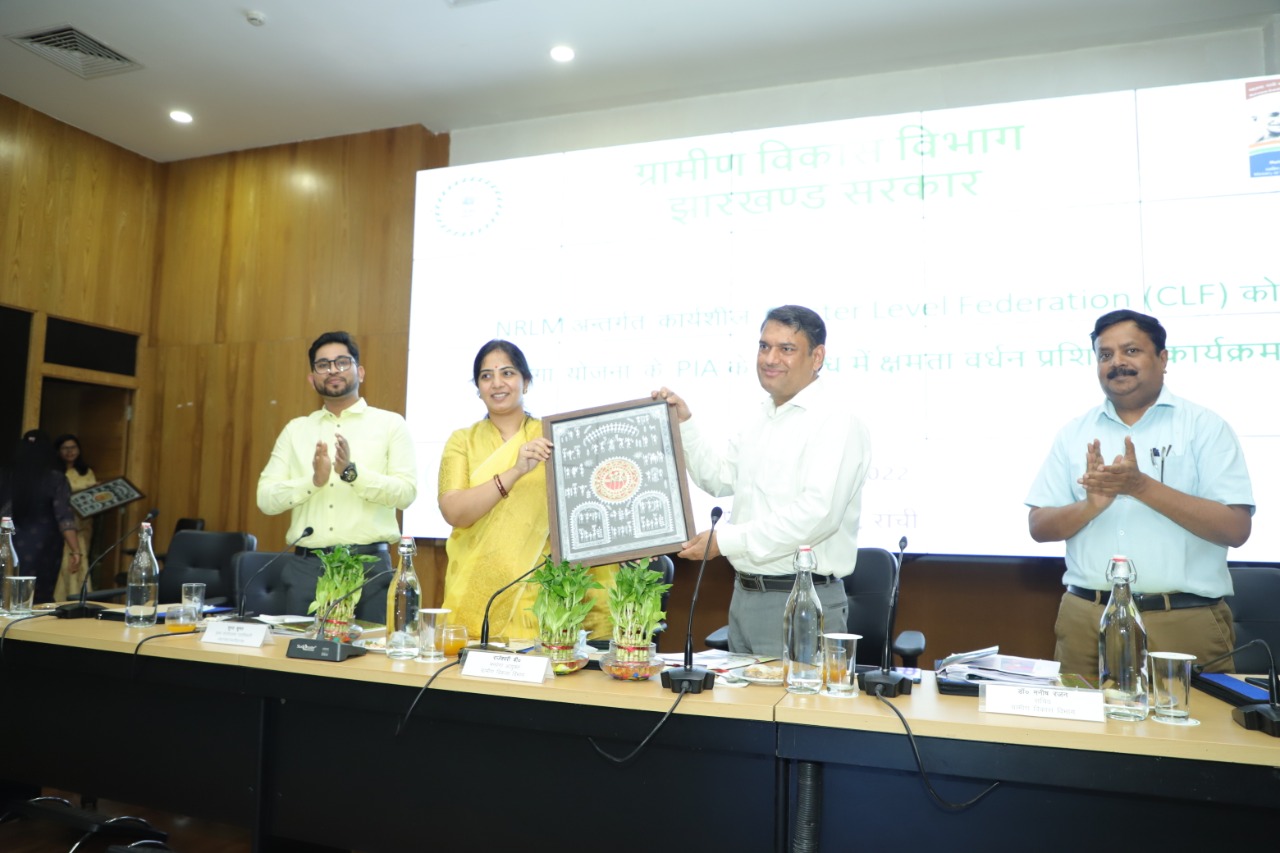 राष्ट्रीय आजीविका मिशन से महिलाएं बन रही आत्मनिर्भर, आर्थिक स्थिति में हो रहा बदलाव : मनीष रंजन