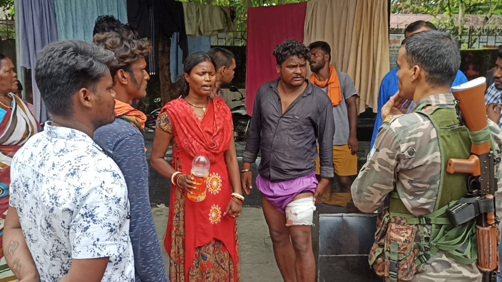 दो गुटों में हिंसक झड़प में फायरिंग , एक युवक गंभीर रूप से घायल