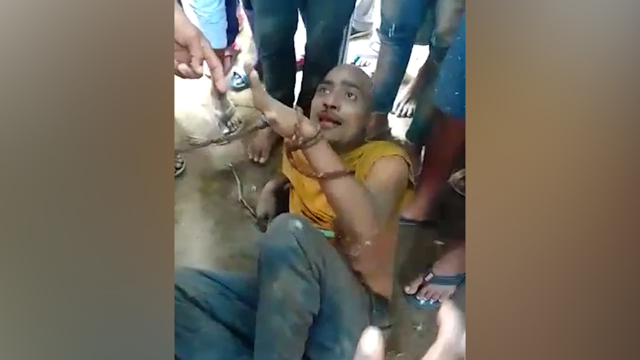 नालंदा: बच्चा चोर समझ ग्रामीणों ने युवक की जमकर की पिटाई, मौके पर पहुंची पुलिस ने बचाई जान