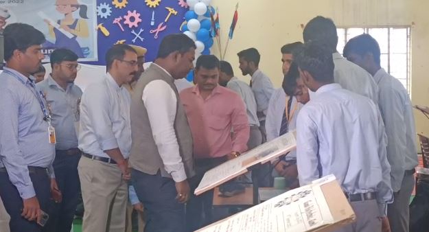 World Engineers Day:  गुमला पॉलिटेक्निक कॉलेज में हुआ भव्य कार्यक्रम का आयोजन, डीसी और डीएफओ भी रहे मौजूद  