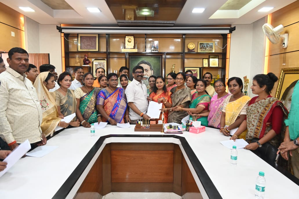 जिला परिषद अध्यक्षों ने मुख्यमंत्री से मिलकर सौंपा 9 सूत्री मांग पत्र, जानिये क्या हैं उनके सवाल